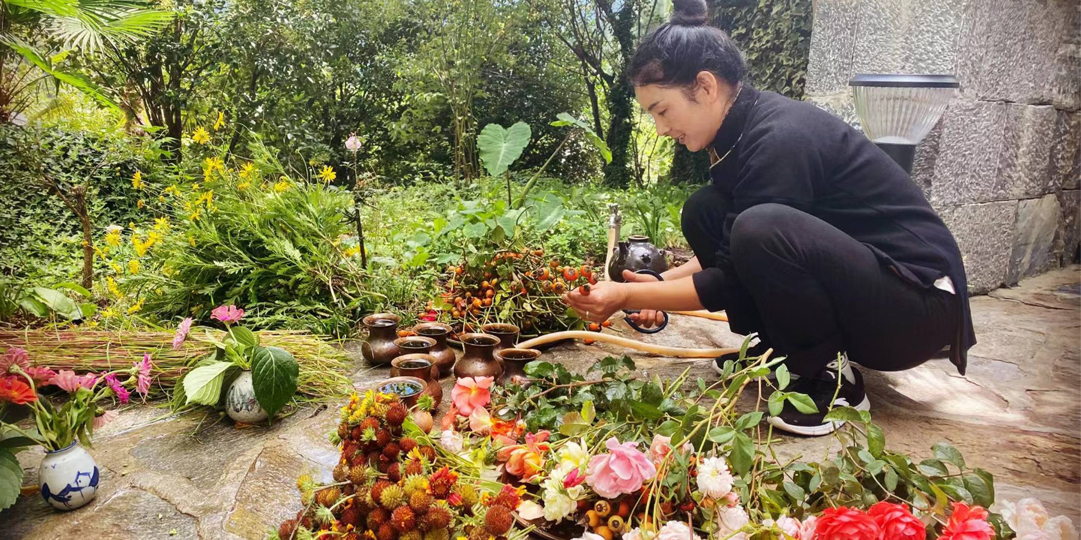 The daily work of Guliying at Songtsam Tacheng Lodge